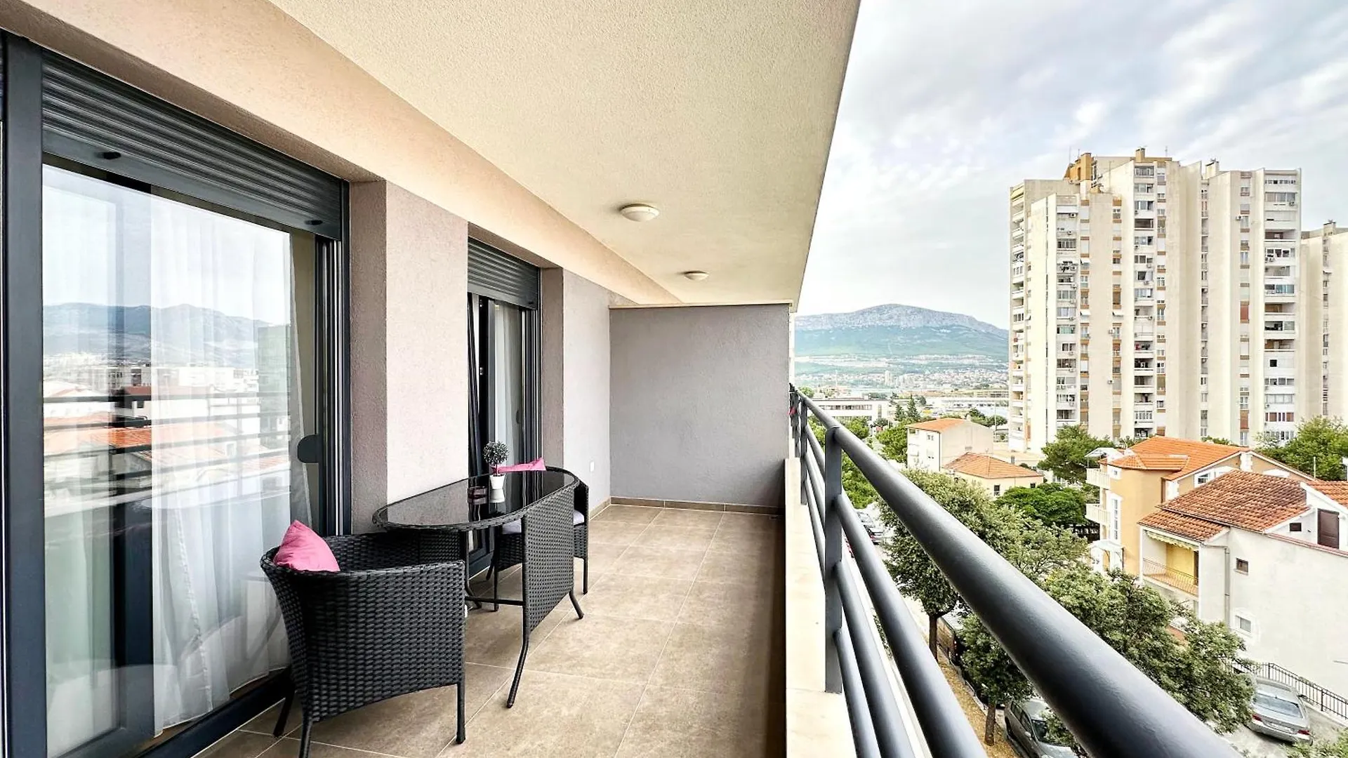 S'Akvarel 2 & 3 - Private Garage Apartment Split