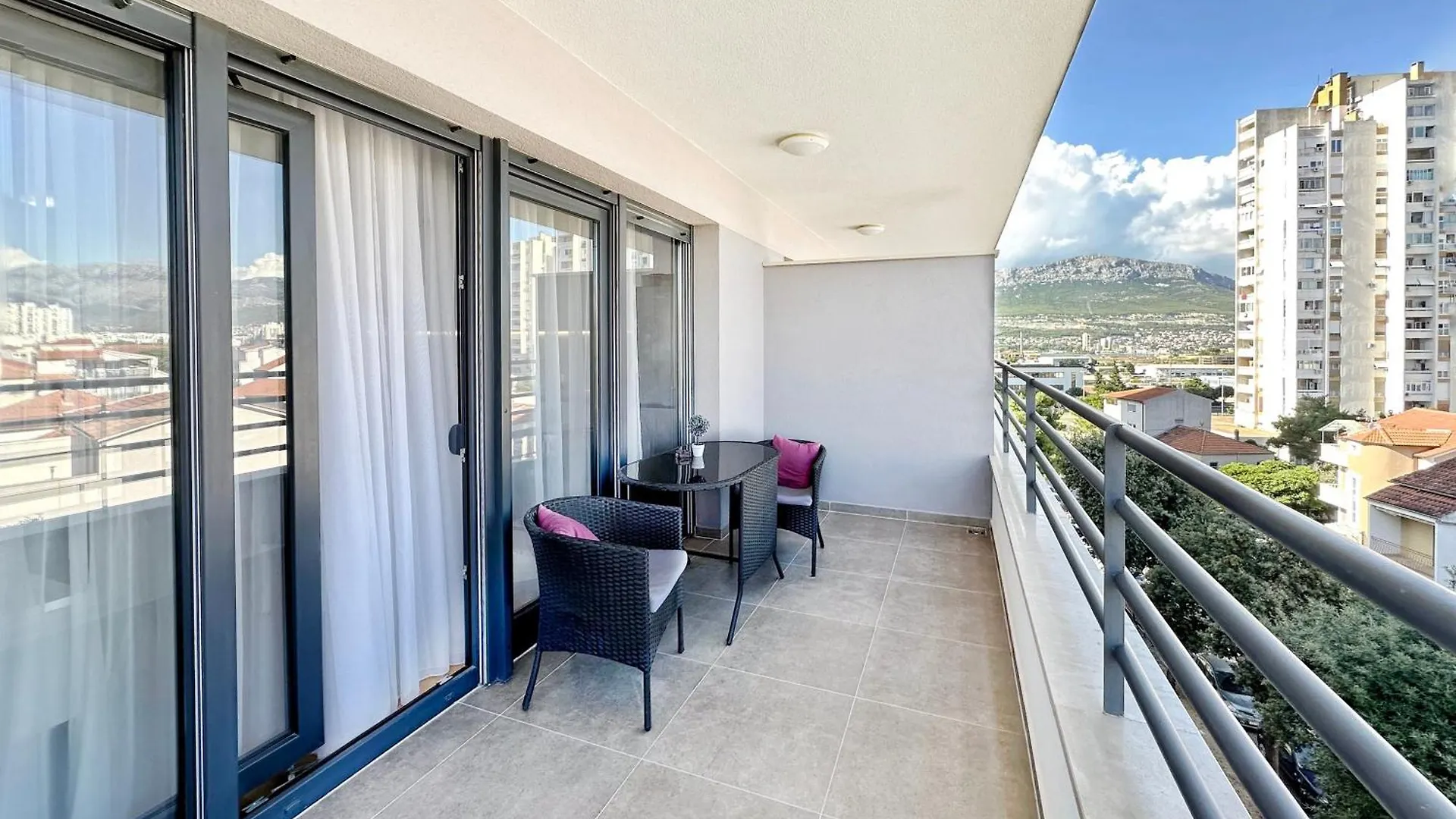 S'Akvarel 2 & 3 - Private Garage Apartment Split